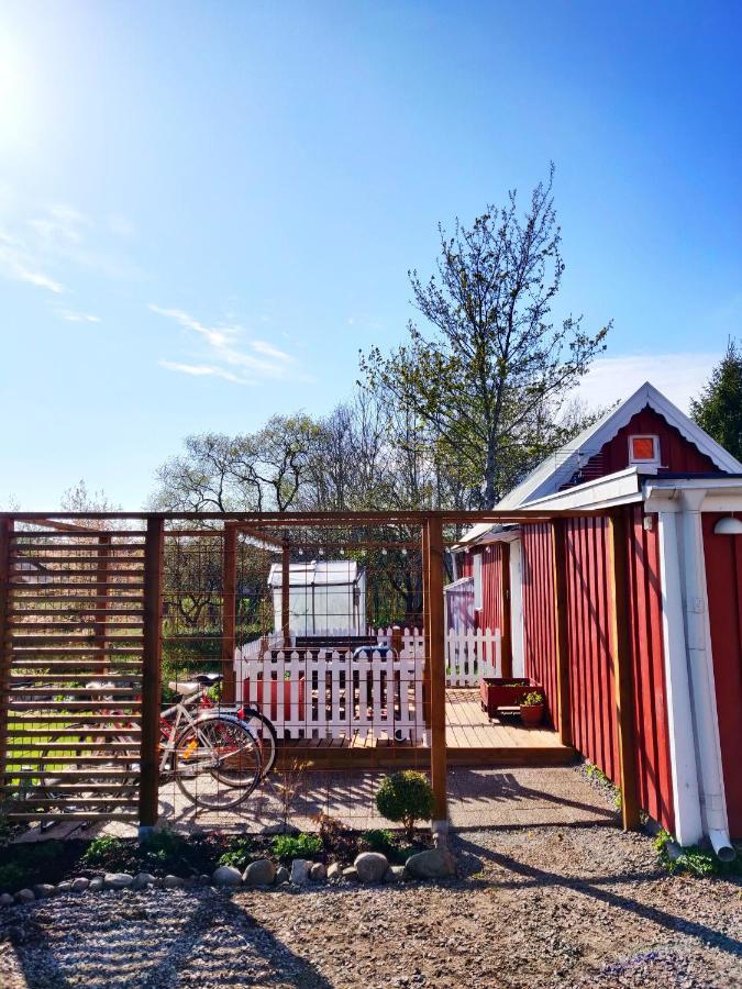 Lillstugan - Centralt Och Havsnaera I Lugnt Villomrade Falkenberg Luaran gambar