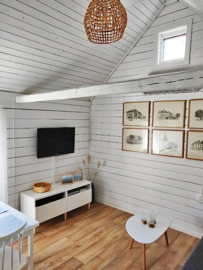 Lillstugan - Centralt Och Havsnaera I Lugnt Villomrade Falkenberg Luaran gambar
