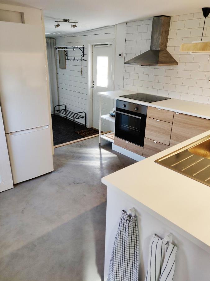 Lillstugan - Centralt Och Havsnaera I Lugnt Villomrade Falkenberg Luaran gambar
