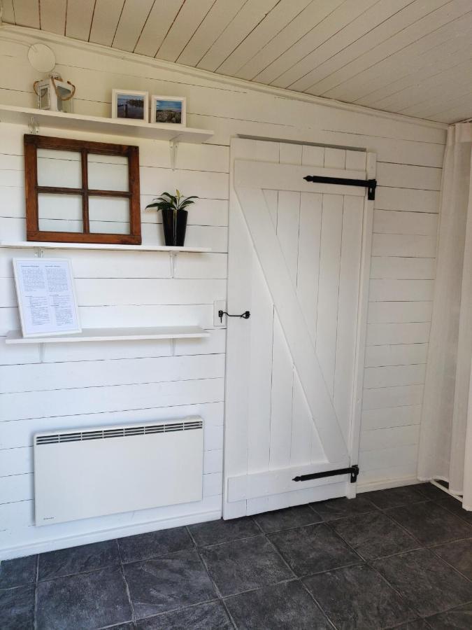 Lillstugan - Centralt Och Havsnaera I Lugnt Villomrade Falkenberg Luaran gambar